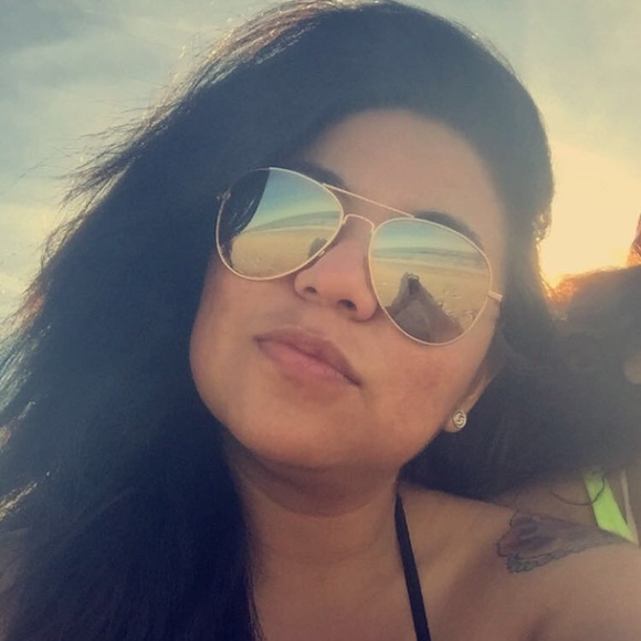 Meet your Posher, Liz - Picture 1 of 1